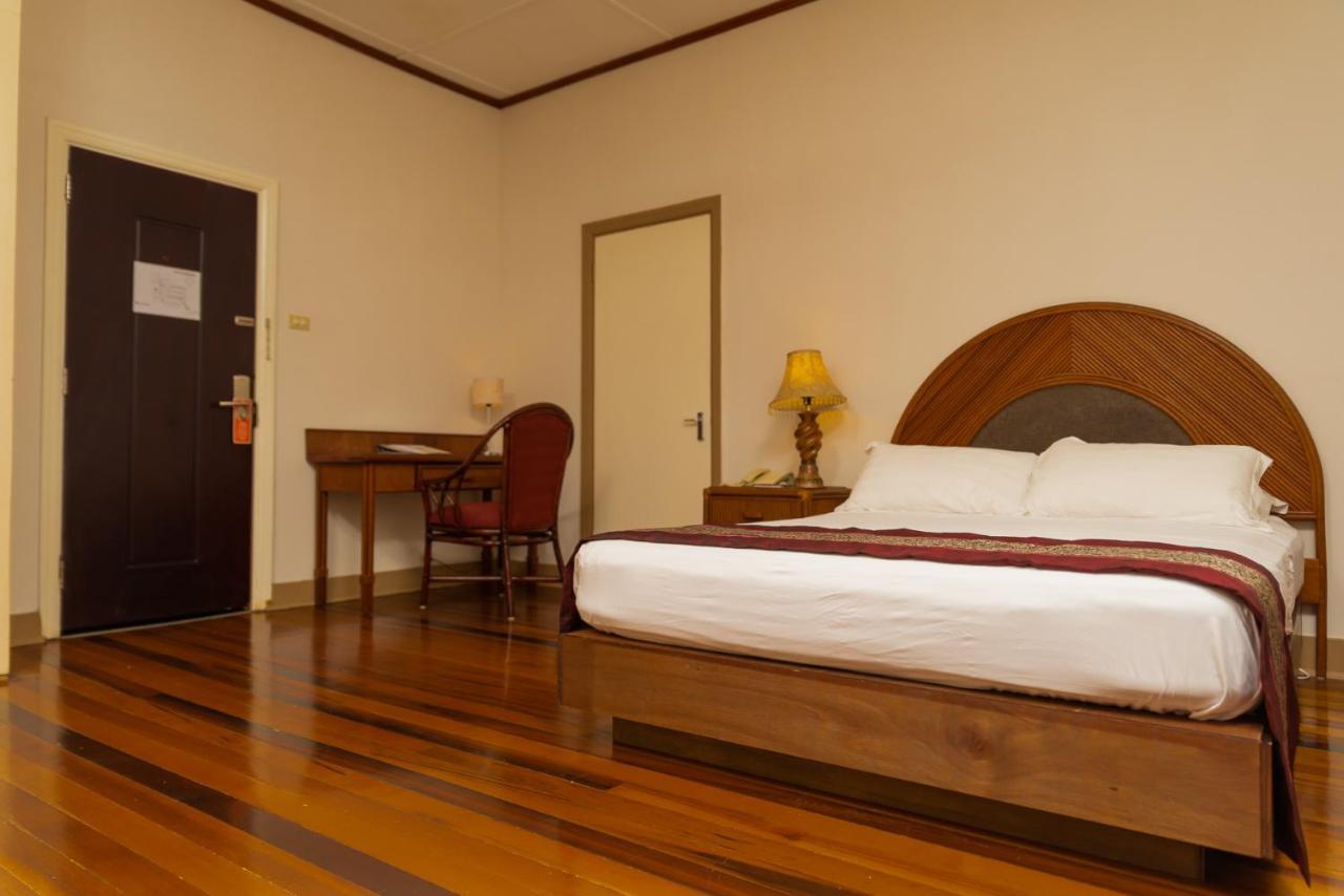 Herdmanston Lodge Hotel Georgetown Esterno foto